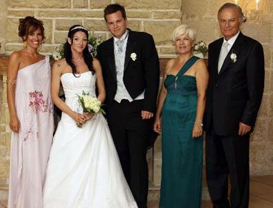 KARAYIPLER - Ediz Hun'un ailesine Maltalı gelin