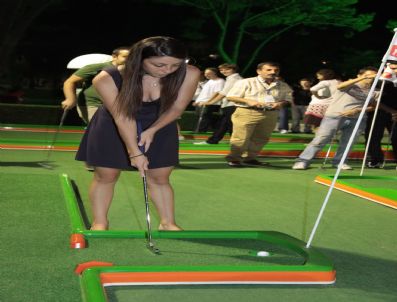 EGE ÇAĞDAŞ EĞITIM VAKFı - Üniversite Öğrenceleri, Mini Golf Keyfini İef'de Yaşayacak