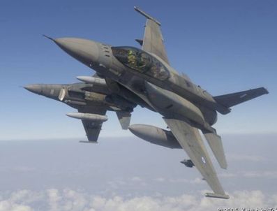 GIRIT - 2 Yunan F-16 uçağı havada çarpıştı
