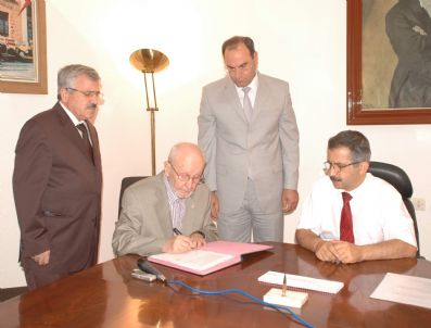 ABDÜLKADIR ATALıK - Ağlatan İmza Töreni