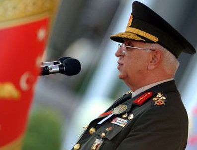 BALYOZ DARBE PLANı - Devir teslimde ilginç tokalaşma