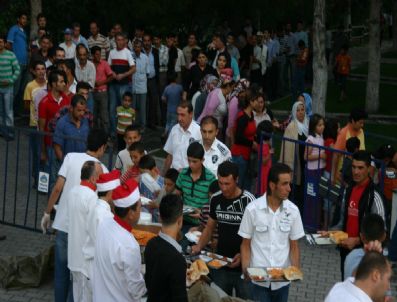 İftar Sofrası Geleneği Sürüyor