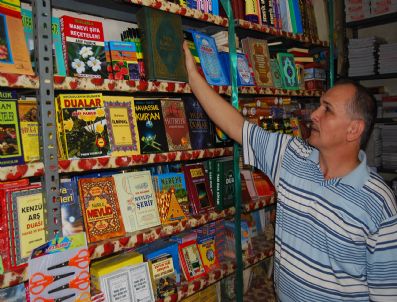 YAYıNEVLERI - Ramazan'da Dini Kitap Satışları Arttı