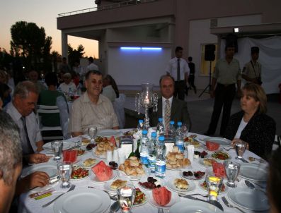 OSMAN COŞKUNOĞLU - Uşak'ta Şehit Aileleri Ve Gazilere İftar Yemeği