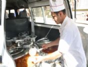 Akhisarlı İş Adamlarından 300 Kişilik Sıcak Yemek