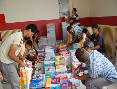 NECATI ÖZDEMIR - Bitlis'te 72 Bin Öğrenciye Ücretsiz Kitap Dağıtılacak
