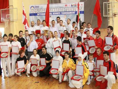 ESAT DELIHASAN - Gebze'de Uluslararası Karate Turnuvası
