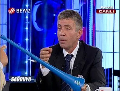 SAĞDUYU (ESKİ) - Otay Vural'a vuvuzela hediye edildi