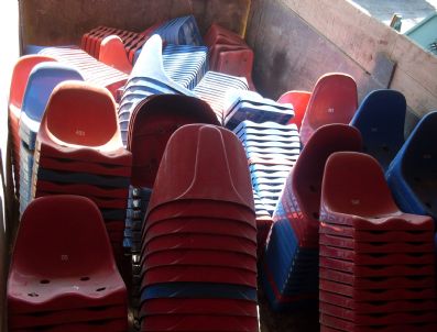 Şehir Stadı İçin Oturak Getirildi