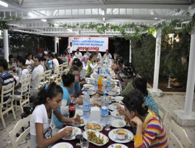 RECEP GÜVEN - Siirt Emniyet Müdürlüğü Öğrencilere İftar Yemeği Verdi