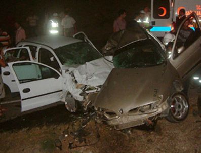 Foça'da trafik kazası: 6 yaralı