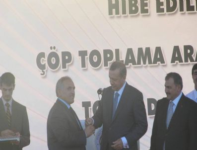 ÇEVRE VE ORMAN BAKANLıĞı - Hendek Belediyesi'ne Çöp Toplama Aracı Hibe Edildi