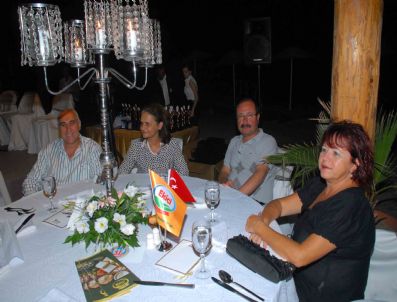 KOPUZ - Kuşadalı Aşçılardan İftar Yemeği