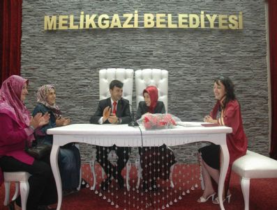 15 Dakikada Bir Nikah