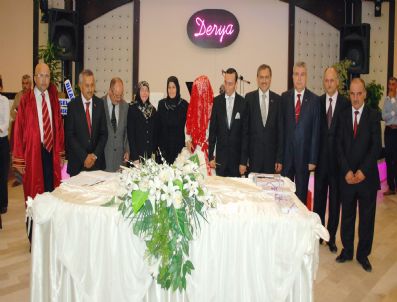 HALIL AYDOĞAN - Bakan Eroğlu Nikah Şahidi Oldu