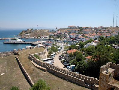 MUSTAFA MUTAY - Bozcaada'ya Gelen Turist Sayısında Yüzde 30 Düşüş Yaşanıyor