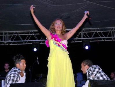 BEST MODEL - Demet Akalın 30 erkekle sahneye çıkacak