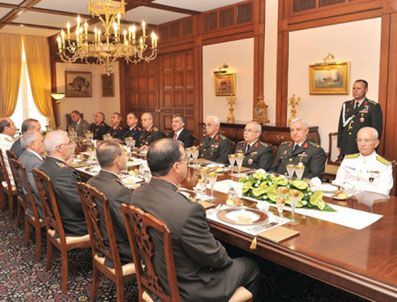 GAMBIYA - Komutan ve Gül aynı masada