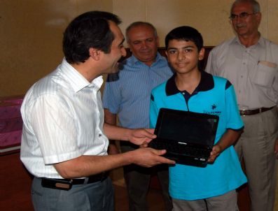 RESUL KıR - Fen Ve Sosyal Bilimler Liselerini Kazanlara Netbook Hediye Edildi