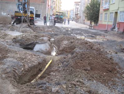 Yol Çalışmasında Elektrik Kabloları Zarar Gördü