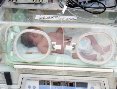 Böbrek Yetmezliği Olan 9 Günlük Bebek Uçak Ambulansla Sevk Edildi