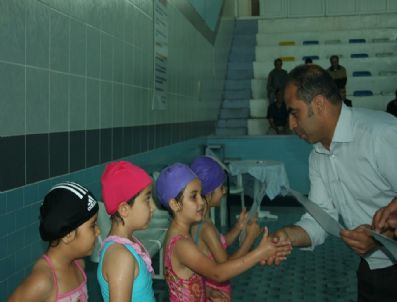 AHMET AKTAŞ - Yüzmeyi Öğrendiler Sertifikayı Kaptılar