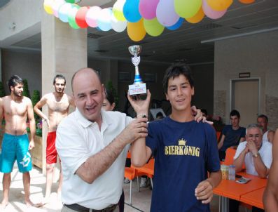 MEHMED ALI SARAOĞLU - Gediz Tarhana Festivalinde Su Oyunları Şenliği Yüzme Yarışması Düzenlendi