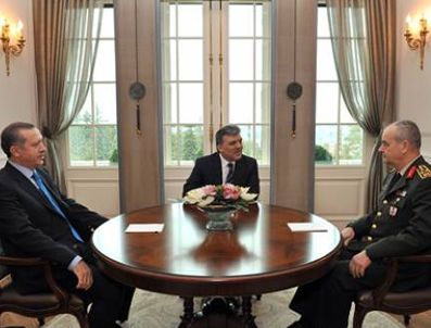 ERGENEKON SAVCıSı - Askerin istifa restine karşı vekalet resti