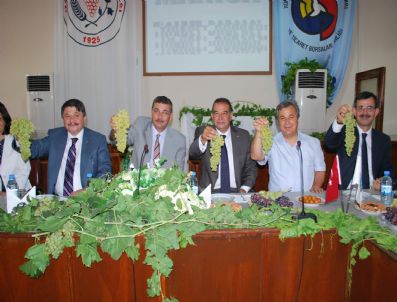 ABDURRAHIM ARSLAN - Manisa'da Sezonun İlk Üzümü Borsada