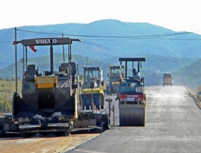 KADIR TıNGıROĞLU - Saraydüzü Kargı Yolunda Asfaltlama Başladı