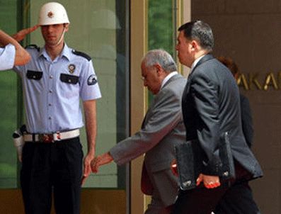 Milli Savunma Bakanı Başbakanlık Konutu'na geldi