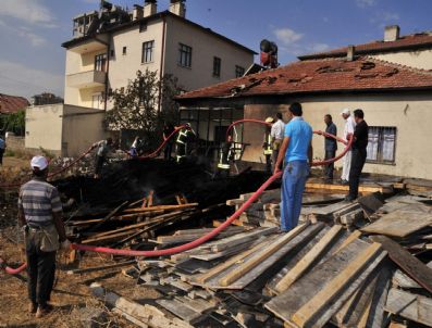 Arsada Çıkan Yangın Binayı Sardı