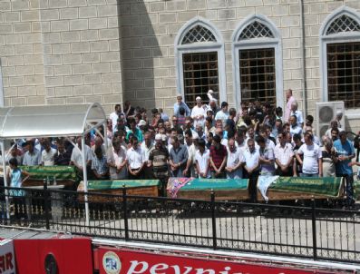 Balıkesir'de Trafik Kazasında Ölen 5 Kişi Defnedildi