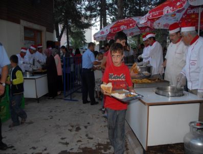 Bin 500 Kişilik Ramazan Sofrası Kuruluyor