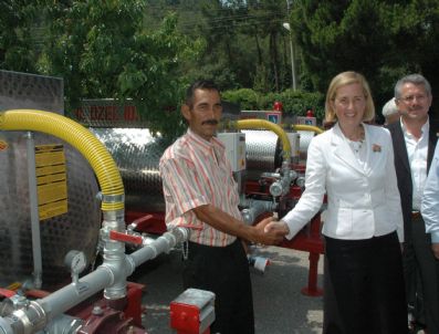YEŞILYAYLA - Devlet Bakanı Kavaf Köylere Su Tankeri Dağıttı