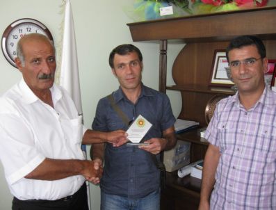 Eğitim-sen'den Başkan Sayan'a Plaket