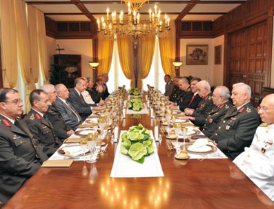 FIKRET BILA - 33 yıl önceki senaryo tekrar yaşanabilir mi ?