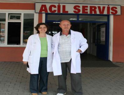 İSMAIL KARAKUYU - Aynı Üniversiteyi Bitiren Baba-kız Doktorlar Aynı Hastanede Çalışıyor
