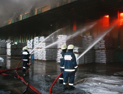 Fabrikanın depo bölümünde yangın çıktı