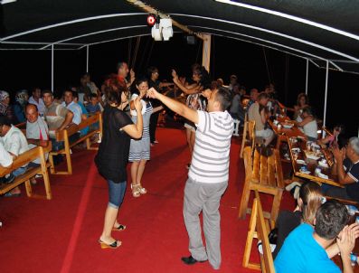 YAŞAR AÇıKBAŞ - Mehtap Turunda Köpük Şov