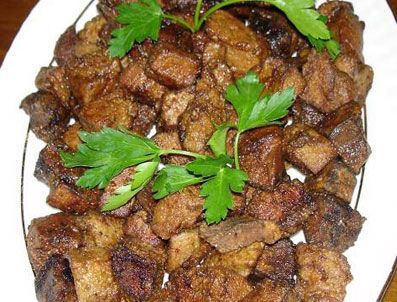 AYVALı - İftar yemekleri: Arnavut cigeri, Ayvalı pilav, Çilekli Kazandibi