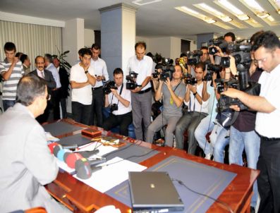 ZEKERIYA KARAYOL - Bakan Yıldız Büyükşehir Belediyesi'nin Bayramlaşma Törenine Katıldı