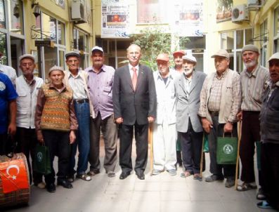 FIKRET AKOVA - Başkan Akova Yaşlıları Sevindirdi