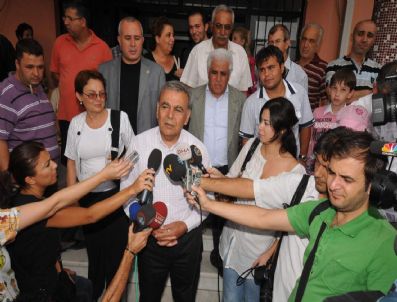 12 DEV ADAM - Başkan Kocaoğlu Oy'unu Kulandı