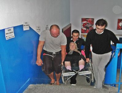 Engelli Vatandaşların Oy Kullanma Çilesi