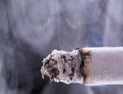 Hastaları görünce sigarayı bıraktı