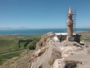 Kale Zirvesindeki Tarihi Camii Restore Ediliyor