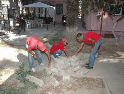 CEVAT DURAK - Karşıyaka Belediyesi'nden Okul Bahçelerine Bakım