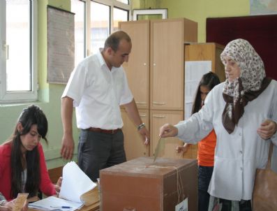 Kozlu'da Referanduma Katılım Memnun Ediyor