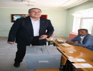 HASAN ÜNVER - Nevşehir Belediye Başkanı Ünver,oyunu Demokrasi Kulübü Sınıfında Kullandı